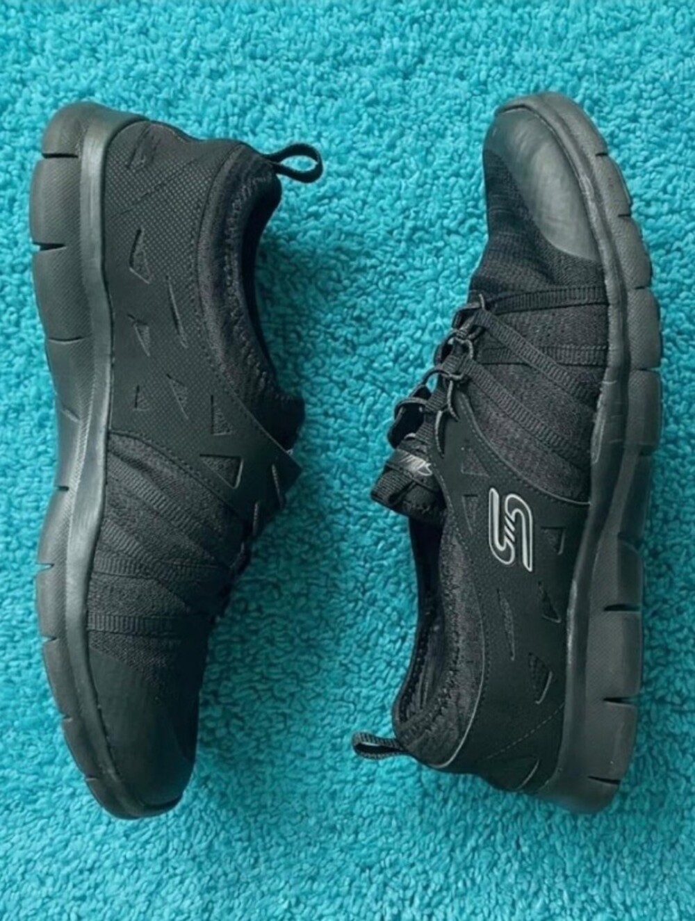Skechers Air-Cooled Memory Foam Sneakers For Women. Size 9.
